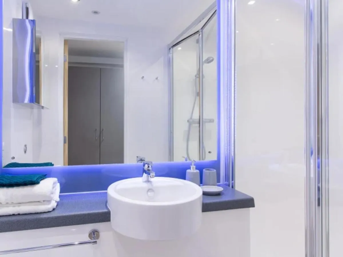 Trendy Studios For Students Only, Bath - Sk Apartment