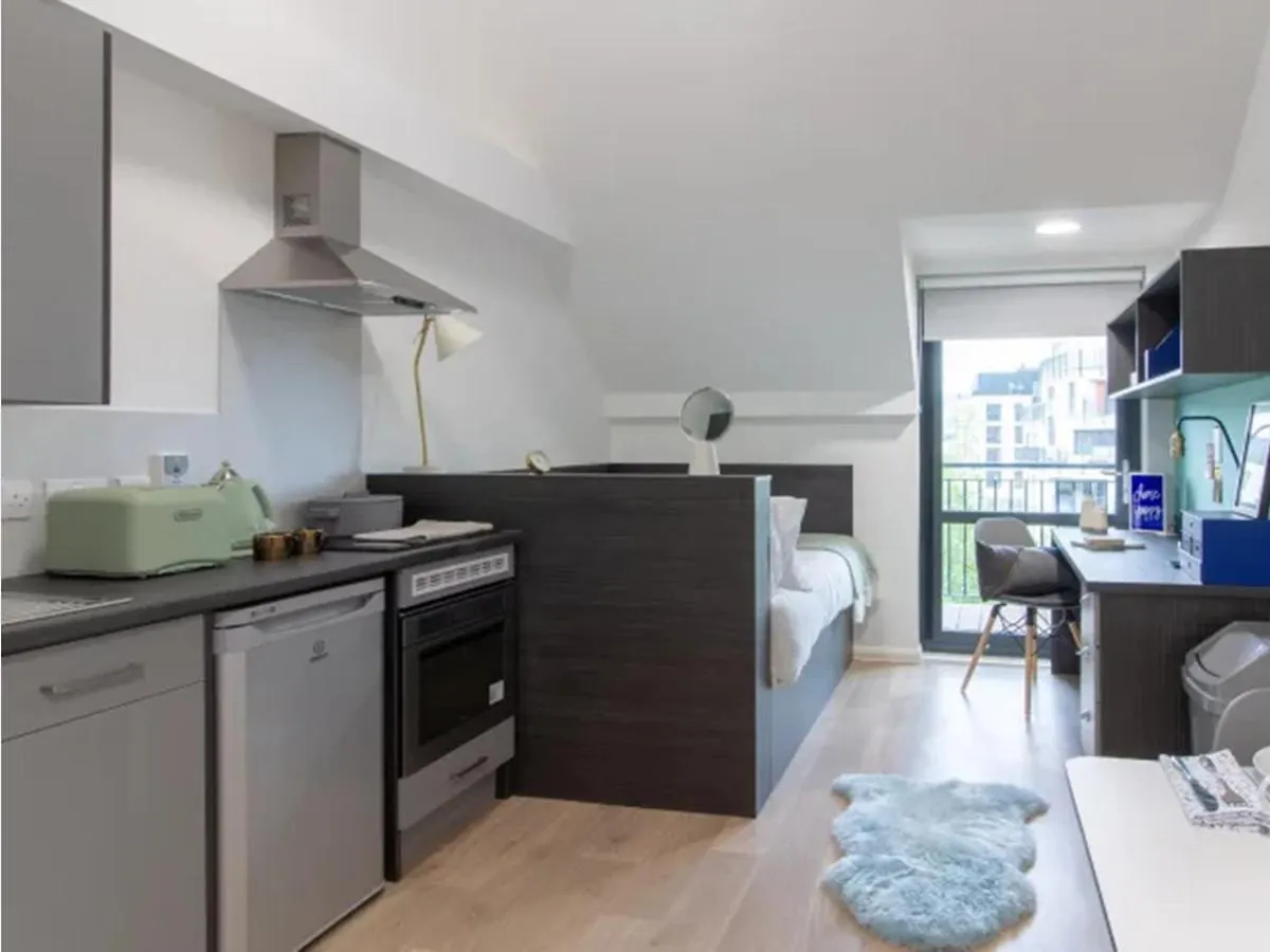 Apartment Trendy Studios For Students Only, Bath - Sk