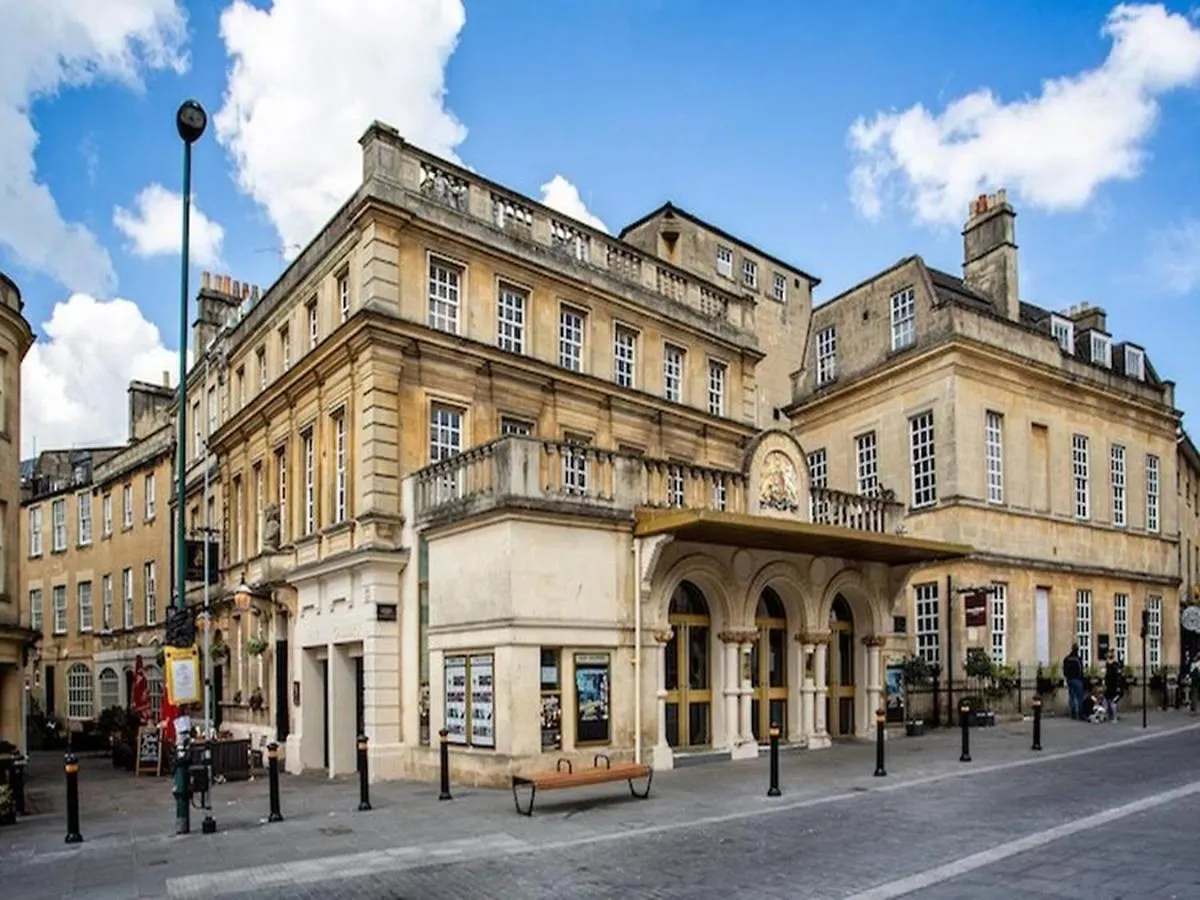 Apartment Trendy Studios For Students Only, Bath - Sk